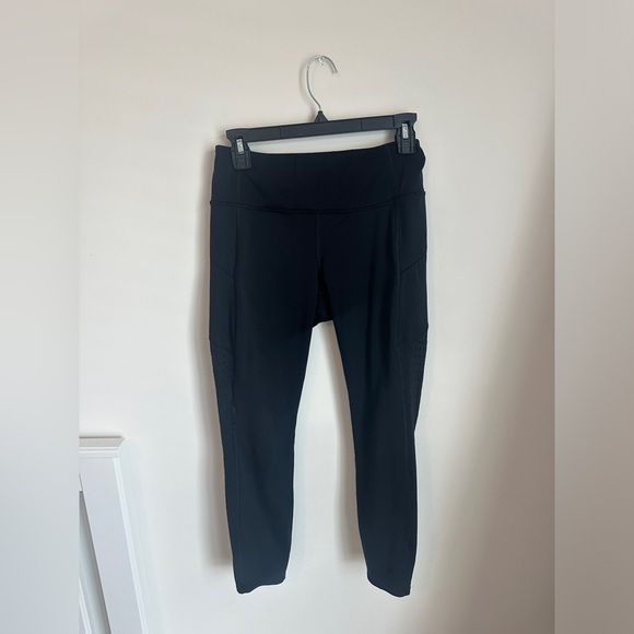 Cropped Athleta Black Leggings With Geometric Mesh Size Small - Picture 1 of 5